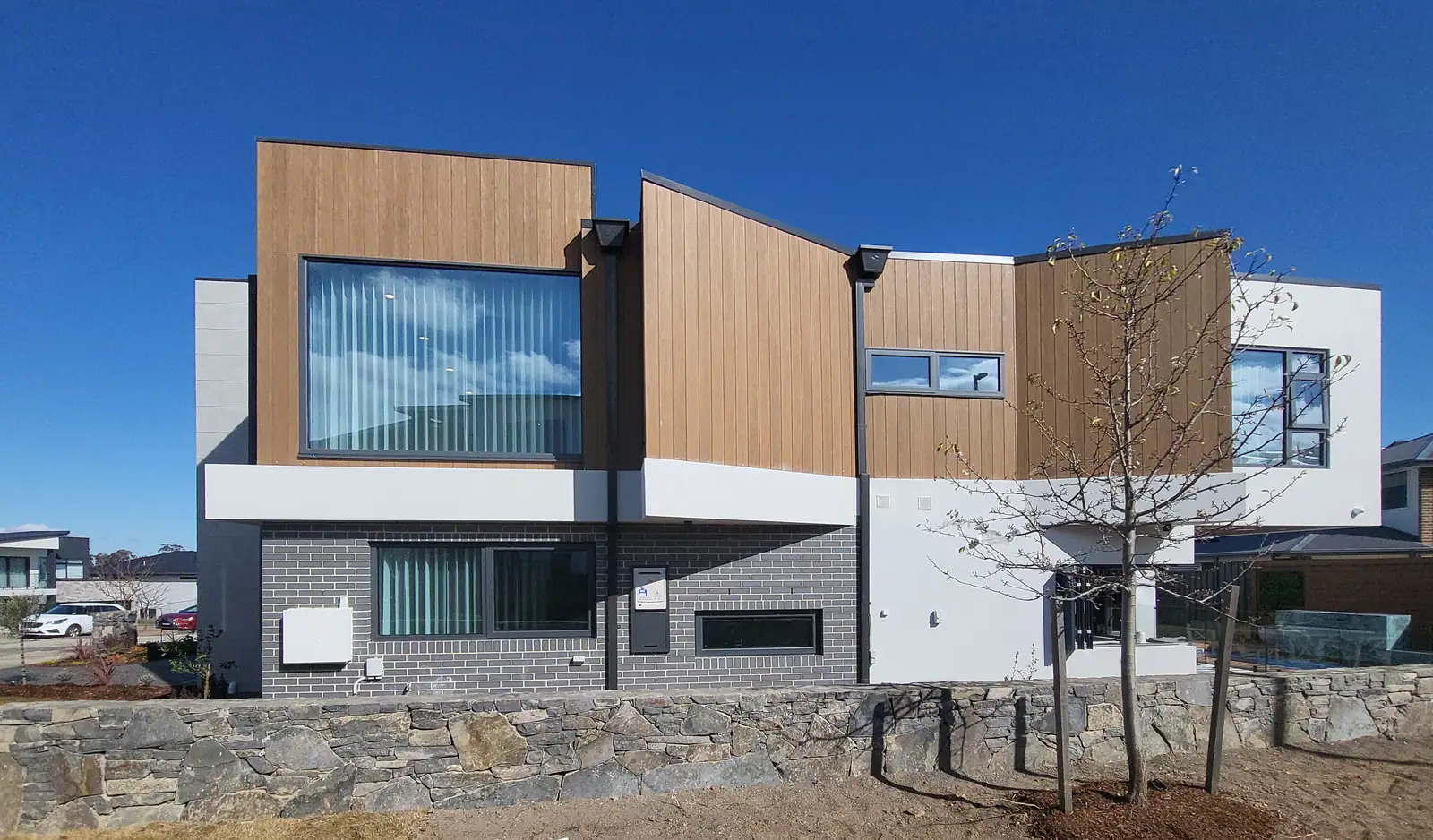 Hilltop House by Hyperspace Architecture